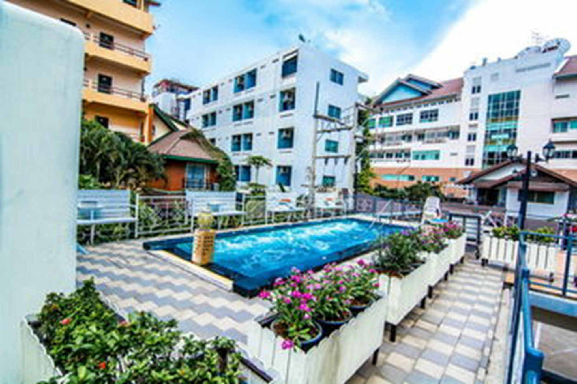 Sutus Court 2 Hotel Pattaya Ngoại thất bức ảnh